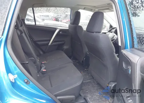 2017 Toyota Rav4 Xle z USA, uszkodzony, nr VIN JTMRFREV8HJ108192